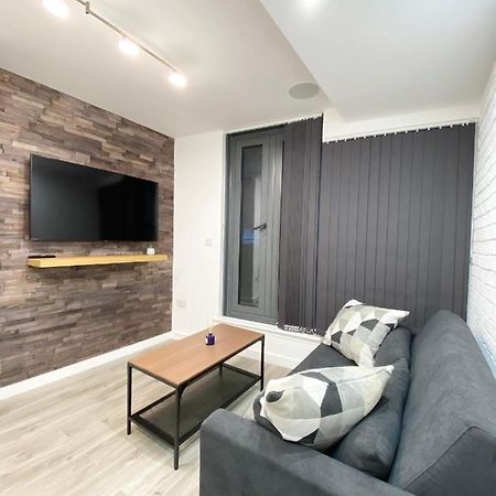 The Works - Private One Bedroom Apartment Манчестер Экстерьер фото