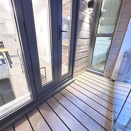 The Works - Private One Bedroom Apartment Манчестер Экстерьер фото