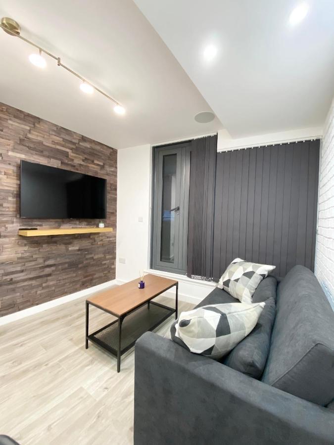 The Works - Private One Bedroom Apartment Манчестер Экстерьер фото