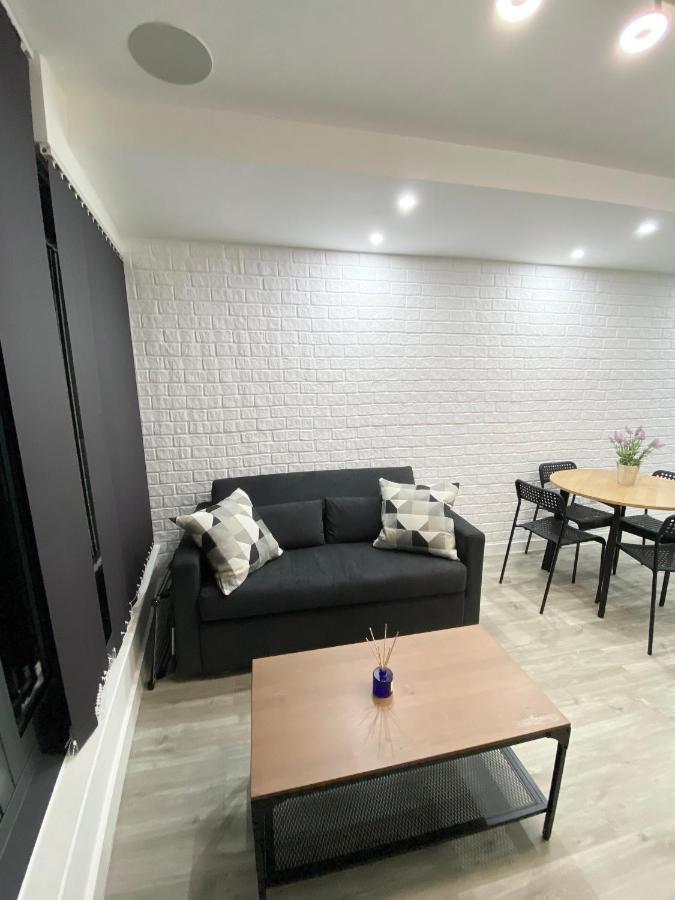The Works - Private One Bedroom Apartment Манчестер Экстерьер фото